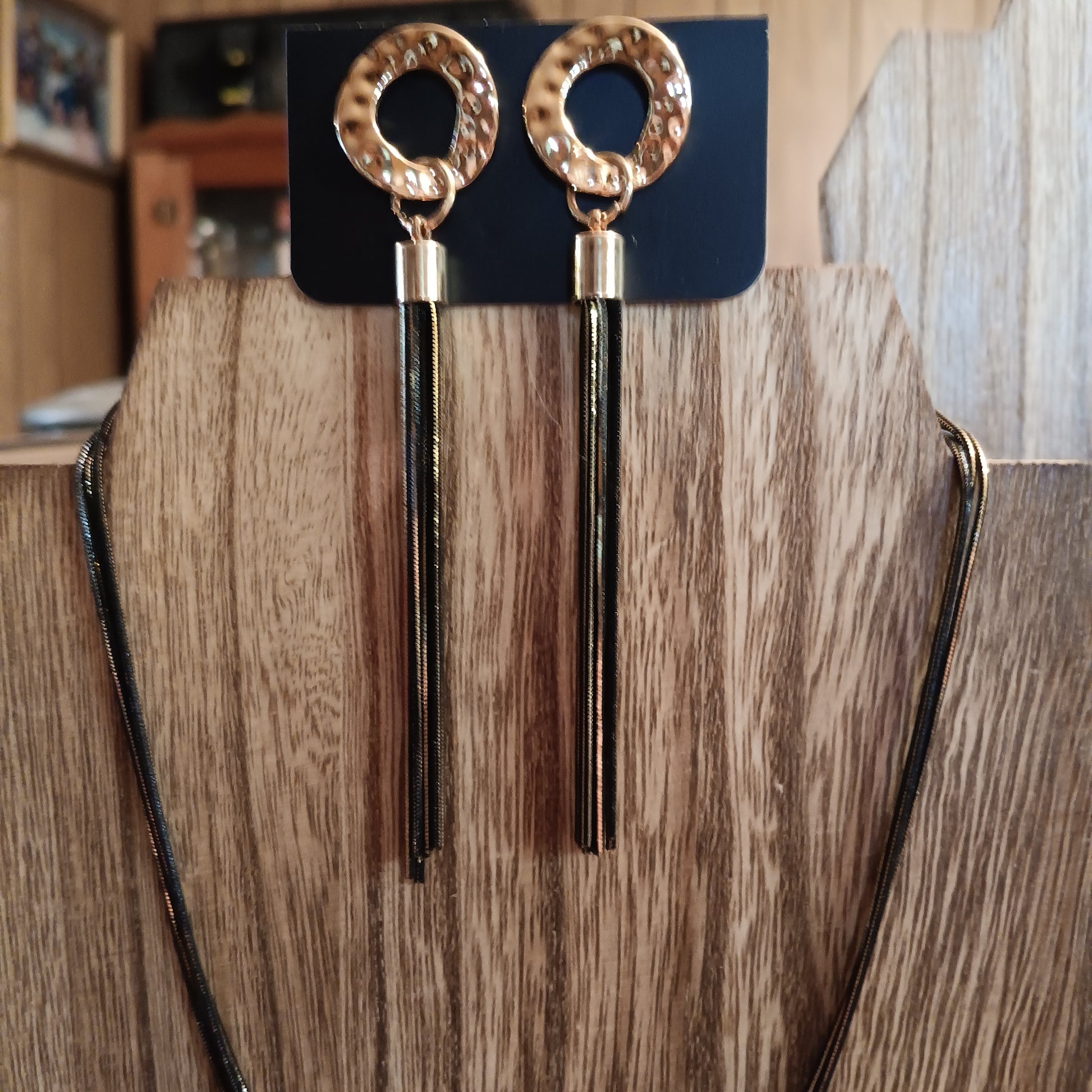 2 piece Black and Gold Jewelry Set