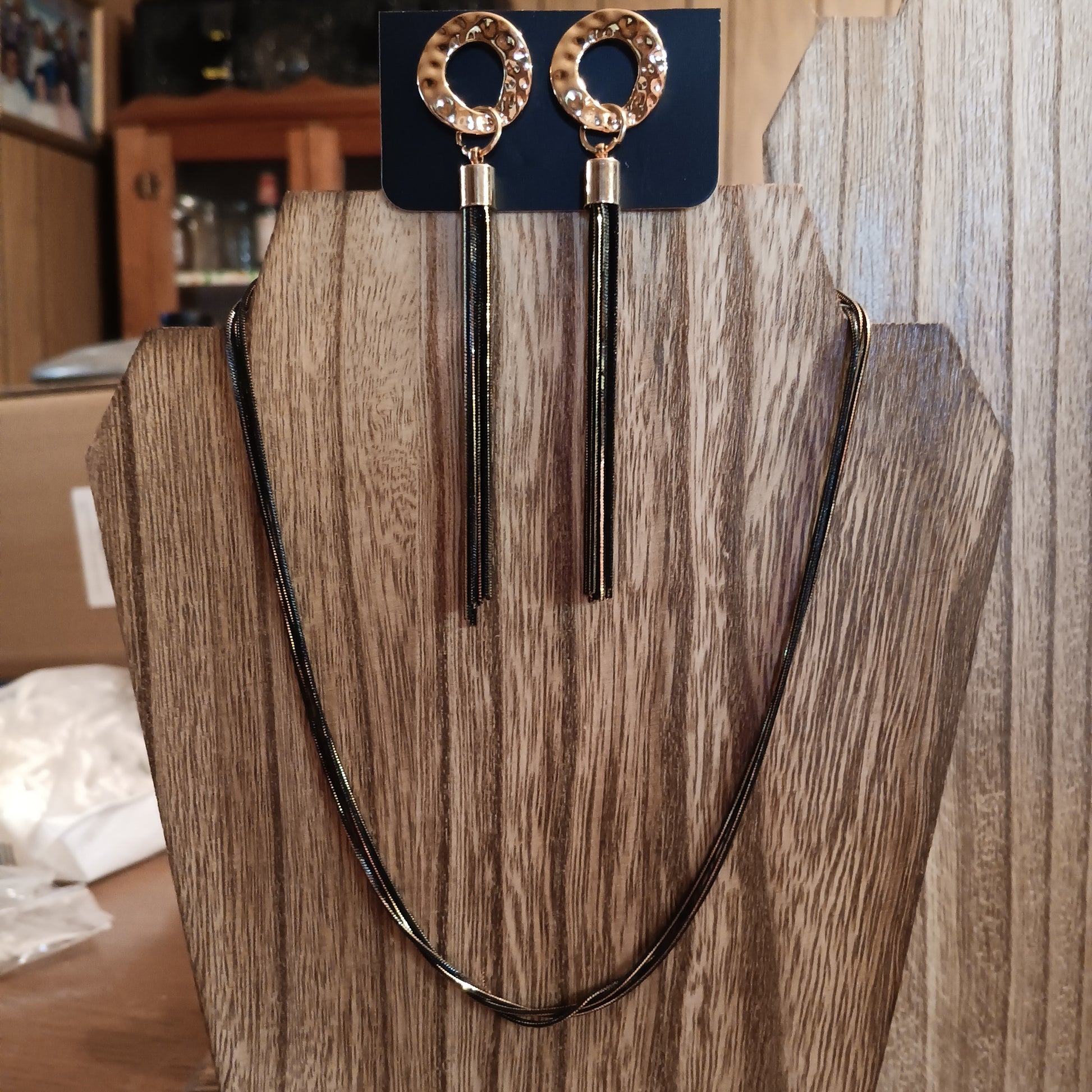 2 piece Black and Gold Jewelry Set